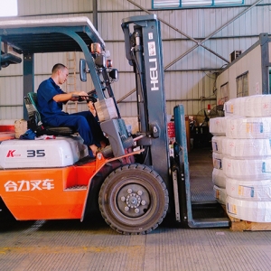 在強(qiáng)臺(tái)風(fēng)“山竹”的到來，縱覽線纜集團(tuán)支援南方電網(wǎng)抗風(fēng)救災(zāi)提供物資 ... ...