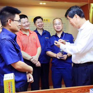 縱覽做得很優(yōu)秀 ——廣西政協(xié)副主席、民建廣西區(qū)委主委 錢學(xué)明對我司進(jìn)行考察指導(dǎo) ...