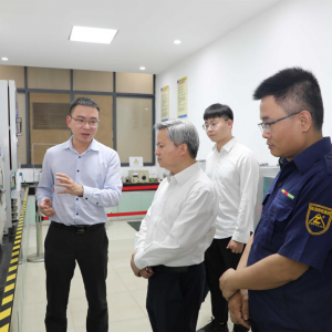 廣西電力協(xié)會副理事長姚強(qiáng)到縱覽集團(tuán)調(diào)研指導(dǎo)工作